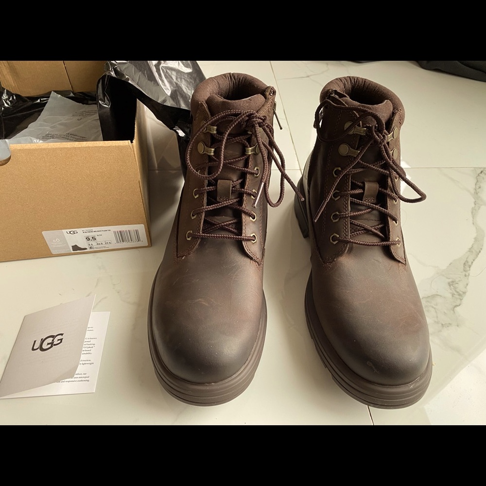 Men’s boot, UGG, 9.5 US, new,